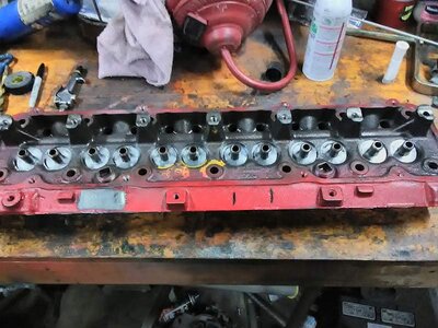CLOSED CHAMBER SEATS AND GUIDES CUT.jpg