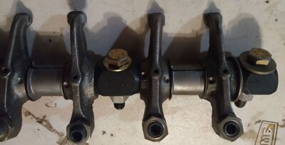 Buick 8 Rocker Arms Clifford 1s.jpg