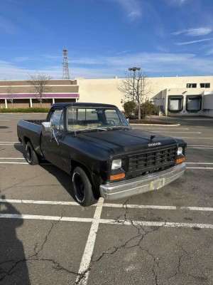 82 dodge d150.jpg